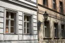 Altbau und Gaslaterne